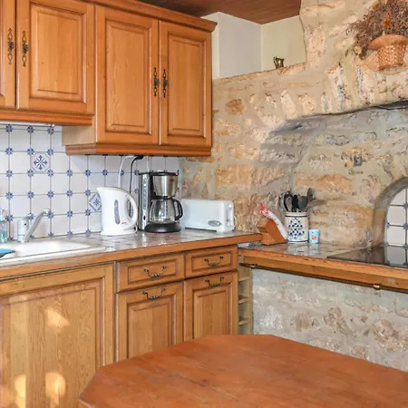 Holiday home Beautiful In With Kitchen Tremolat