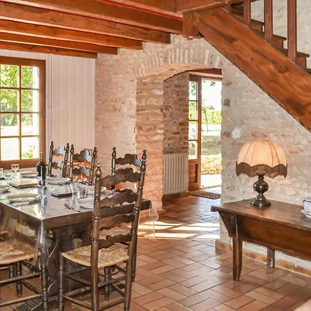 4 Bedroom Stunning In בית נופש Trémolat