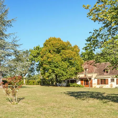 Holiday home Beautiful In With Kitchen Tremolat